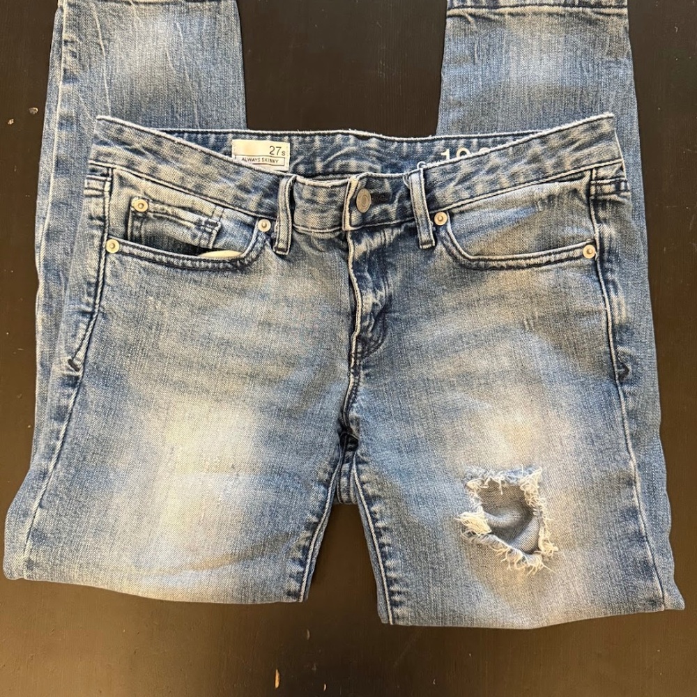 GAP 1969 Always Skinny Jeans 27s – Distressed